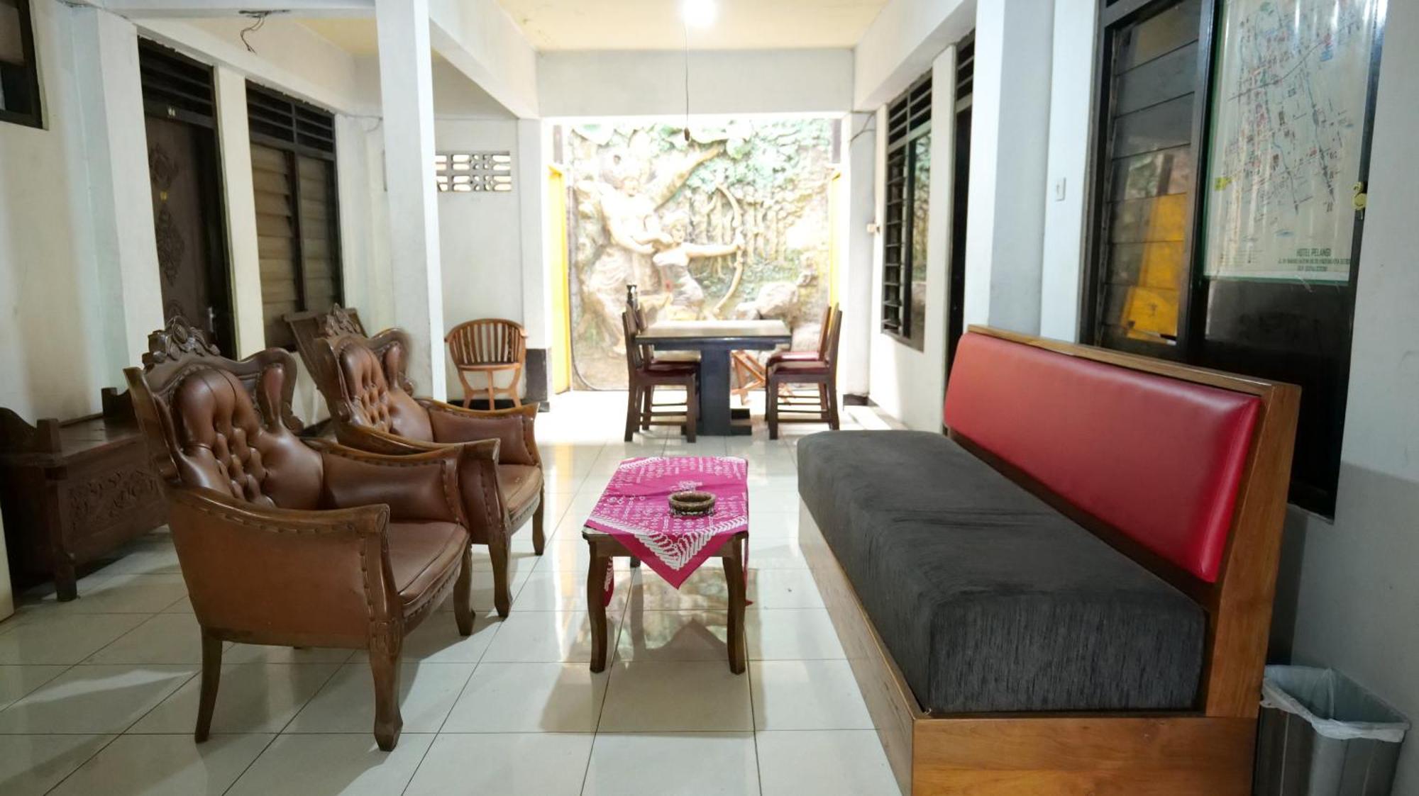 Hotel Pelangi Hs Ngabean Экстерьер фото