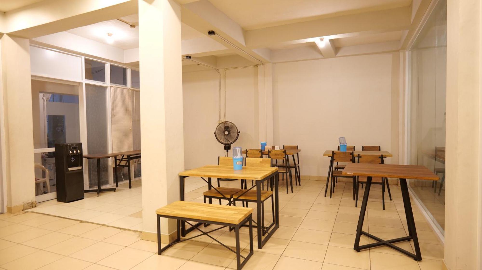 Hotel Pelangi Hs Ngabean Экстерьер фото