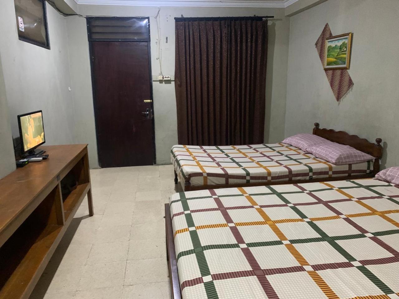 Hotel Pelangi Hs Ngabean Экстерьер фото
